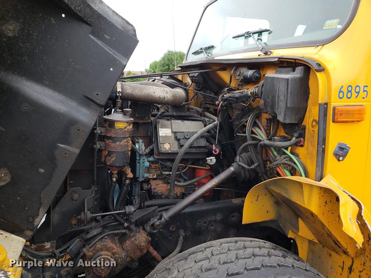 image for item DF2345 2002 International 4900 Crew Cab dump truck