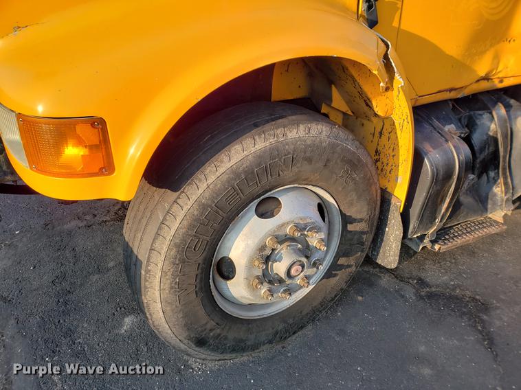 image for item DF2345 2002 International 4900 Crew Cab dump truck