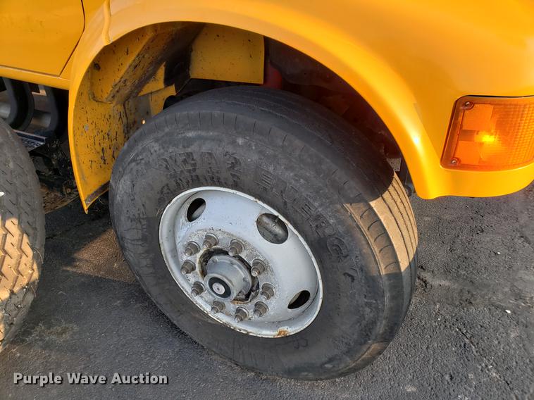 image for item DF2345 2002 International 4900 Crew Cab dump truck