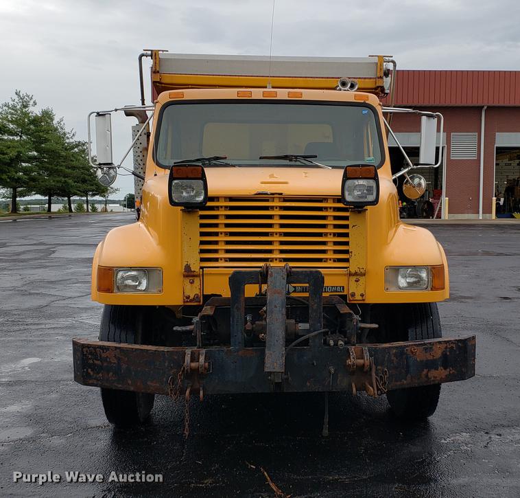 image for item DF2348 2000 International 4900 dump truck