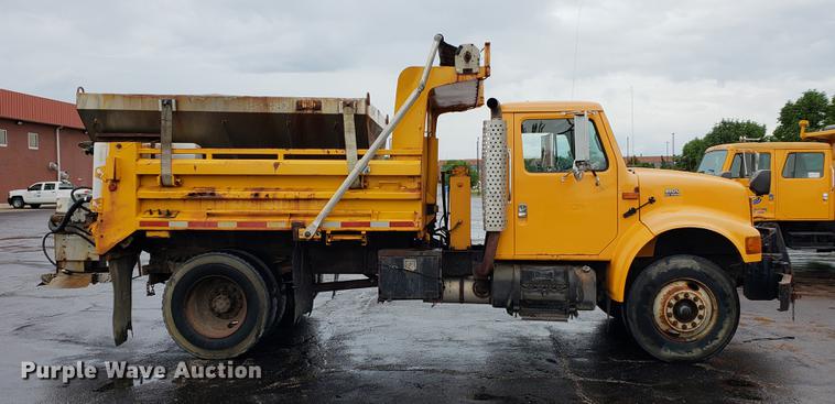 image for item DF2348 2000 International 4900 dump truck