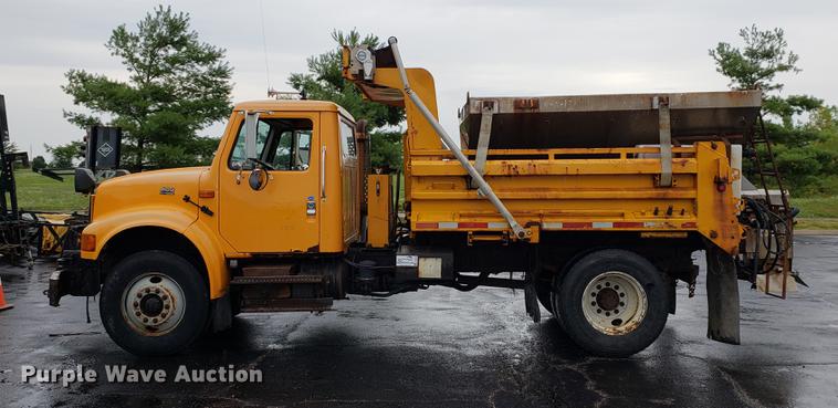 image for item DF2348 2000 International 4900 dump truck