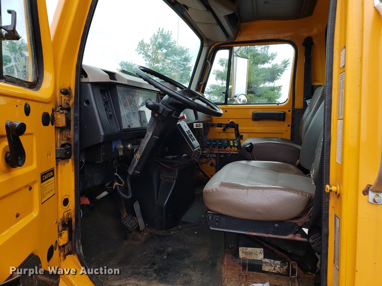 image for item DF2348 2000 International 4900 dump truck