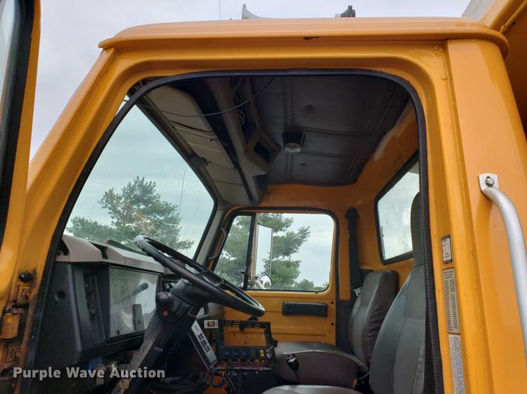 image for item DF2348 2000 International 4900 dump truck
