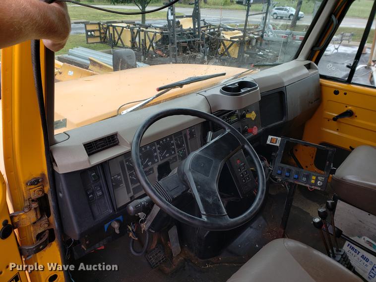 image for item DF2348 2000 International 4900 dump truck