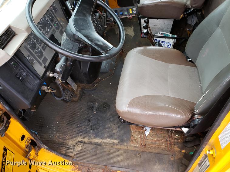 image for item DF2348 2000 International 4900 dump truck