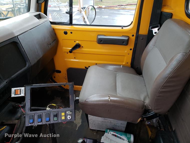 image for item DF2348 2000 International 4900 dump truck