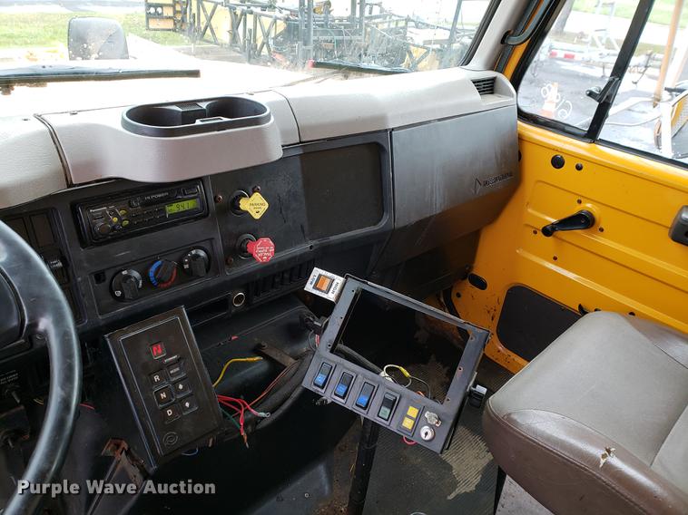 image for item DF2348 2000 International 4900 dump truck