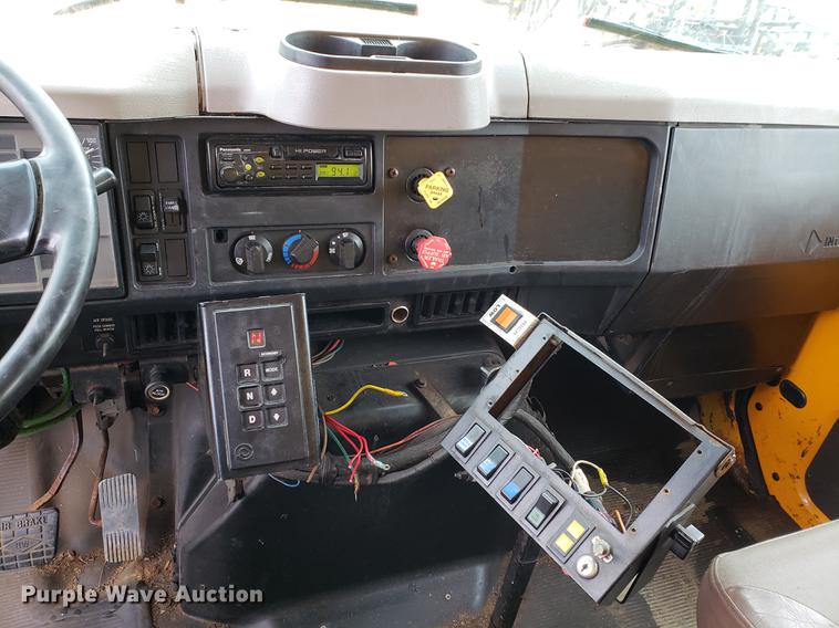 image for item DF2348 2000 International 4900 dump truck