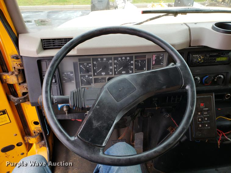 image for item DF2348 2000 International 4900 dump truck