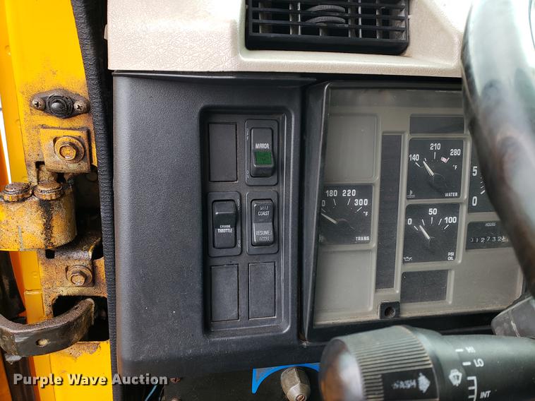 image for item DF2348 2000 International 4900 dump truck