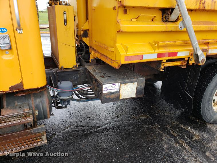 image for item DF2348 2000 International 4900 dump truck