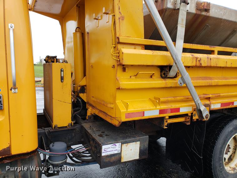 image for item DF2348 2000 International 4900 dump truck