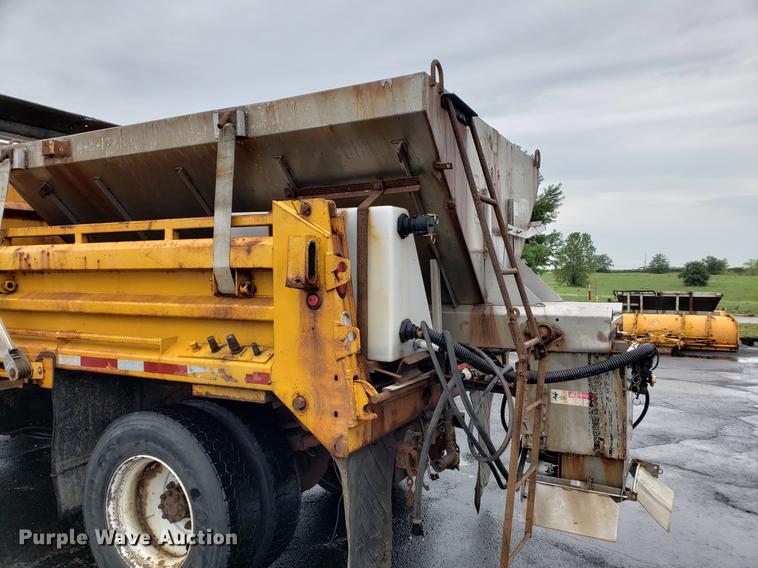 image for item DF2348 2000 International 4900 dump truck