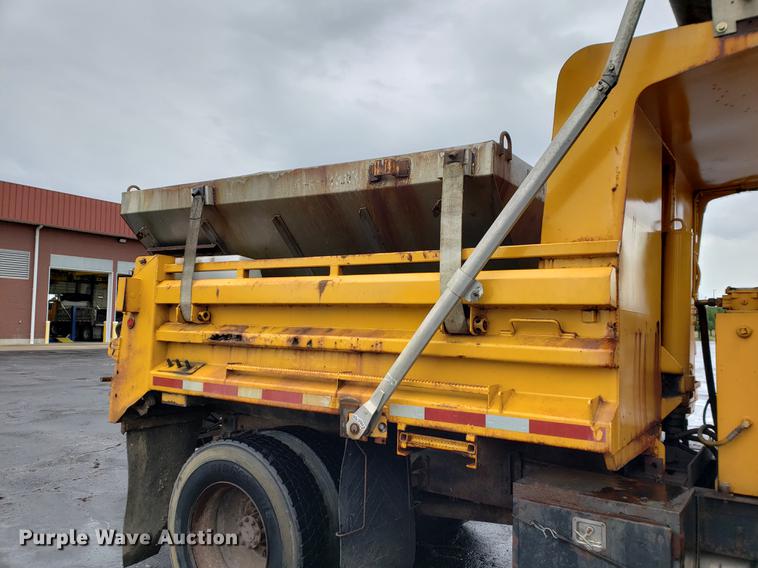 image for item DF2348 2000 International 4900 dump truck