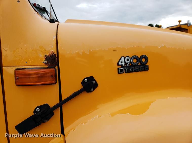 image for item DF2348 2000 International 4900 dump truck