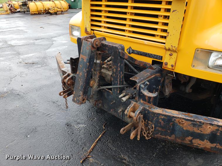 image for item DF2348 2000 International 4900 dump truck