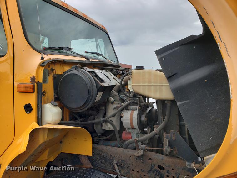 image for item DF2348 2000 International 4900 dump truck