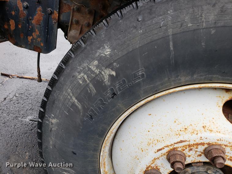 image for item DF2348 2000 International 4900 dump truck