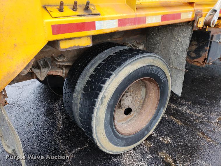 image for item DF2348 2000 International 4900 dump truck