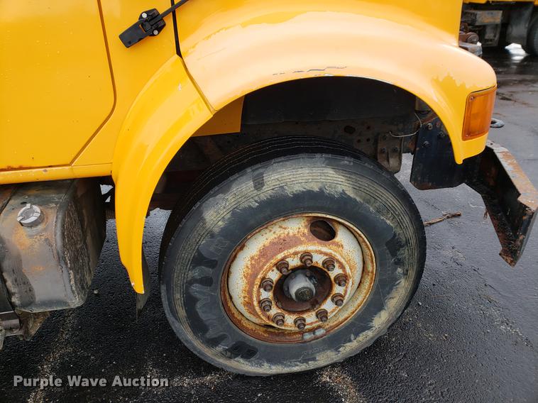 image for item DF2348 2000 International 4900 dump truck
