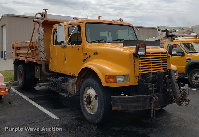 image for item DF2351 2000 International 4900 dump truck