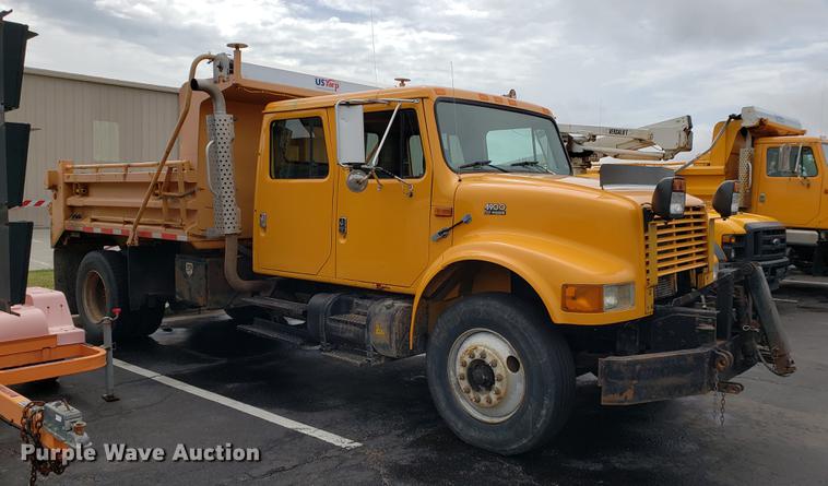 image for item DF2351 2000 International 4900 dump truck