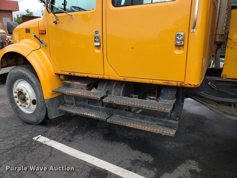 image for item DF2351 2000 International 4900 dump truck