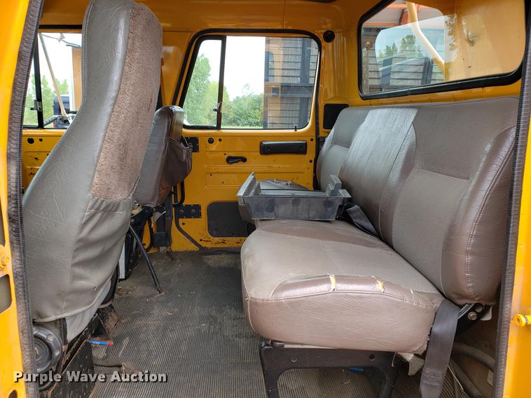 image for item DF2351 2000 International 4900 dump truck