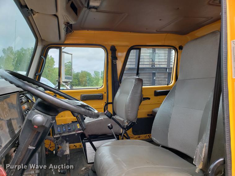 image for item DF2351 2000 International 4900 dump truck