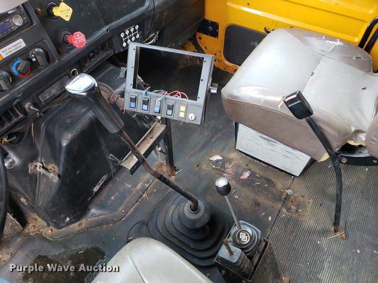 image for item DF2351 2000 International 4900 dump truck