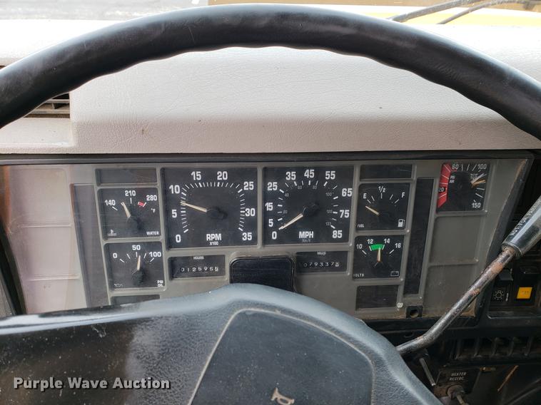 image for item DF2351 2000 International 4900 dump truck