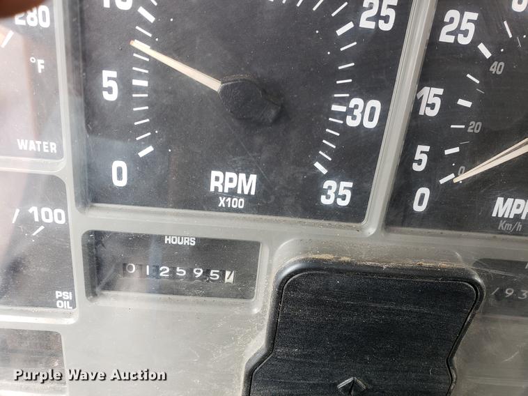 image for item DF2351 2000 International 4900 dump truck