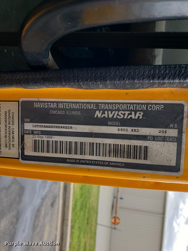 image for item DF2351 2000 International 4900 dump truck