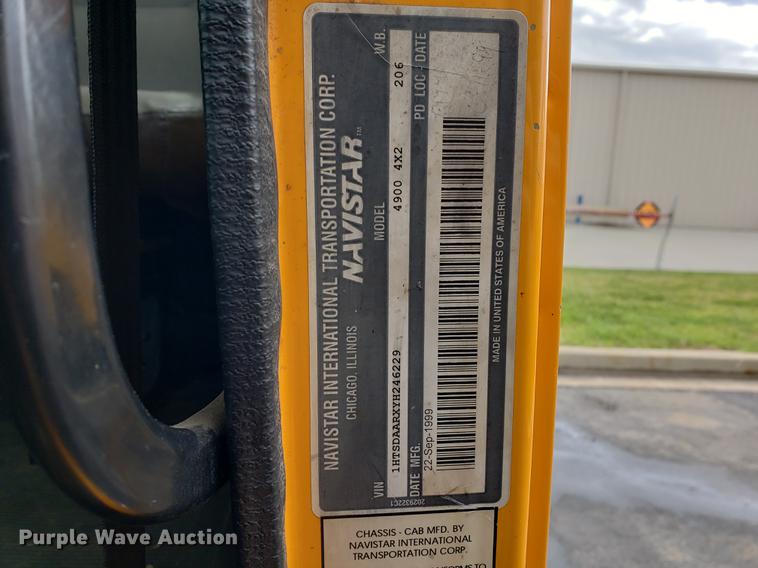 image for item DF2351 2000 International 4900 dump truck