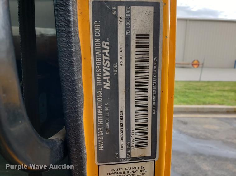 image for item DF2351 2000 International 4900 dump truck