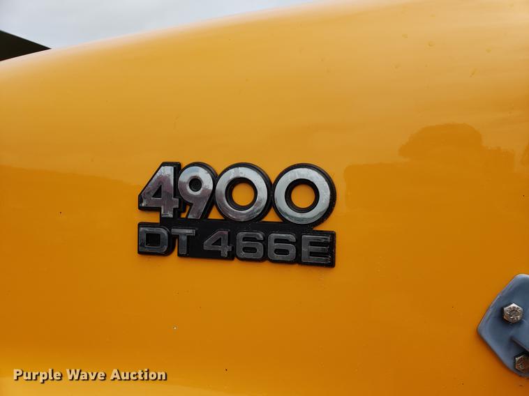 image for item DF2351 2000 International 4900 dump truck