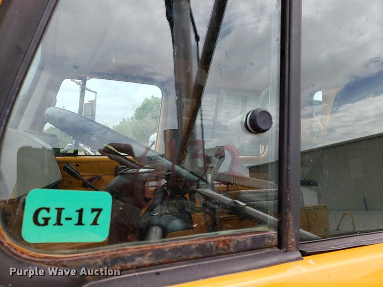 image for item DF2351 2000 International 4900 dump truck