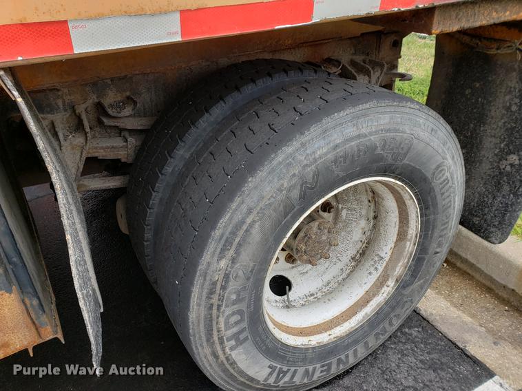 image for item DF2351 2000 International 4900 dump truck