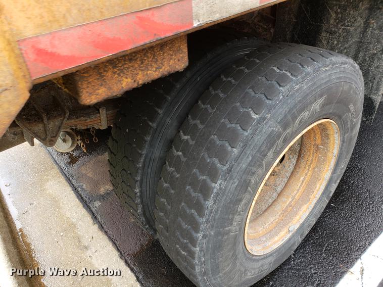 image for item DF2351 2000 International 4900 dump truck