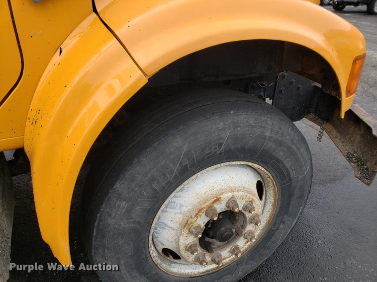 image for item DF2351 2000 International 4900 dump truck