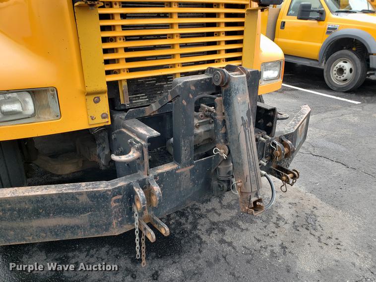 image for item DF2351 2000 International 4900 dump truck