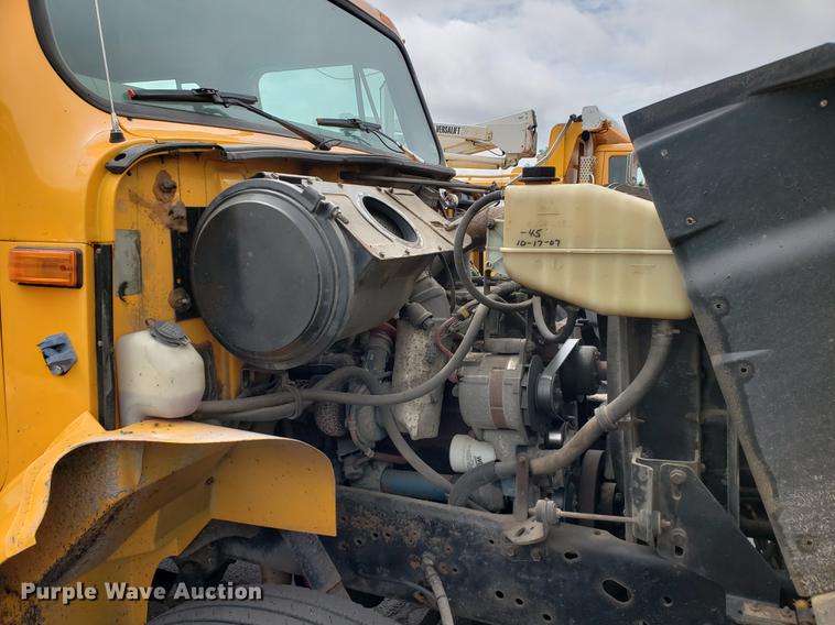 image for item DF2351 2000 International 4900 dump truck