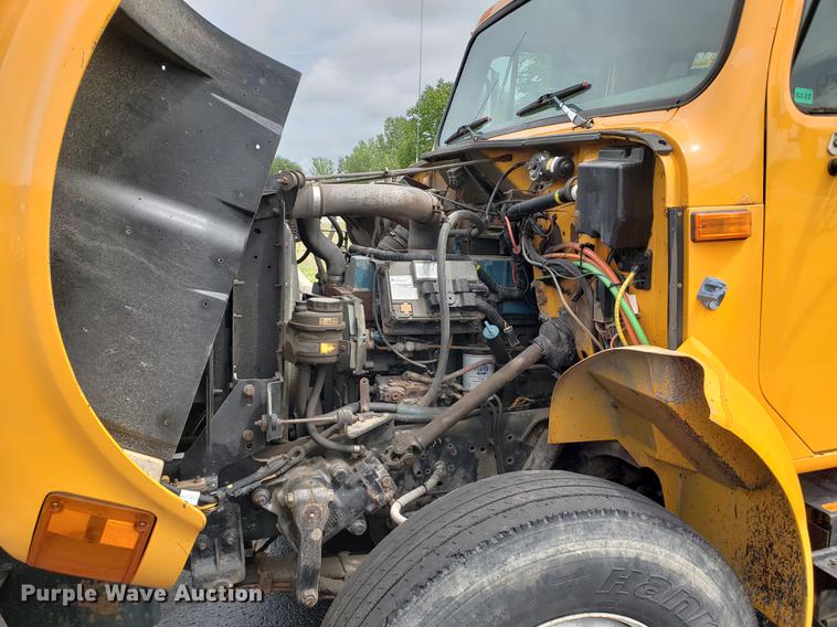 image for item DF2351 2000 International 4900 dump truck