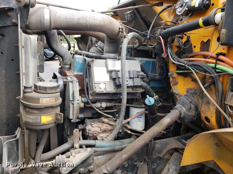 image for item DF2351 2000 International 4900 dump truck