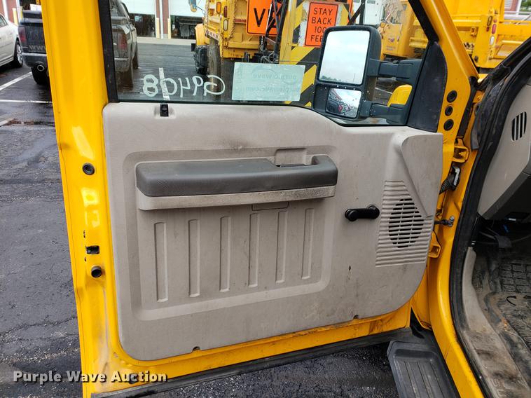 image for item DF2352 2008 Ford F550 bucket truck