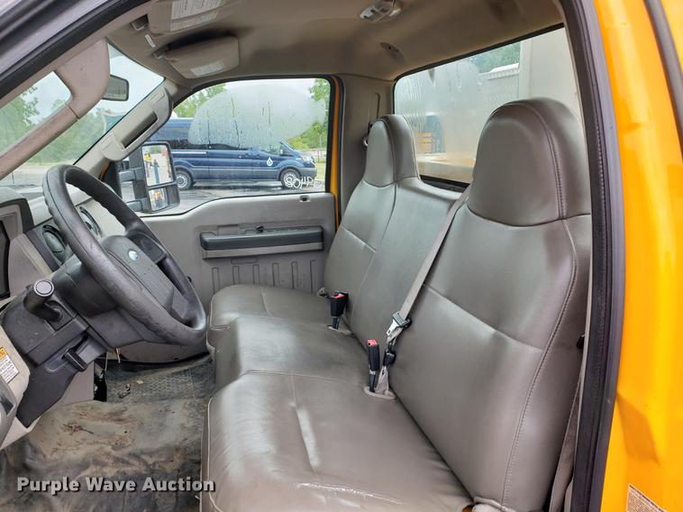 image for item DF2352 2008 Ford F550 bucket truck