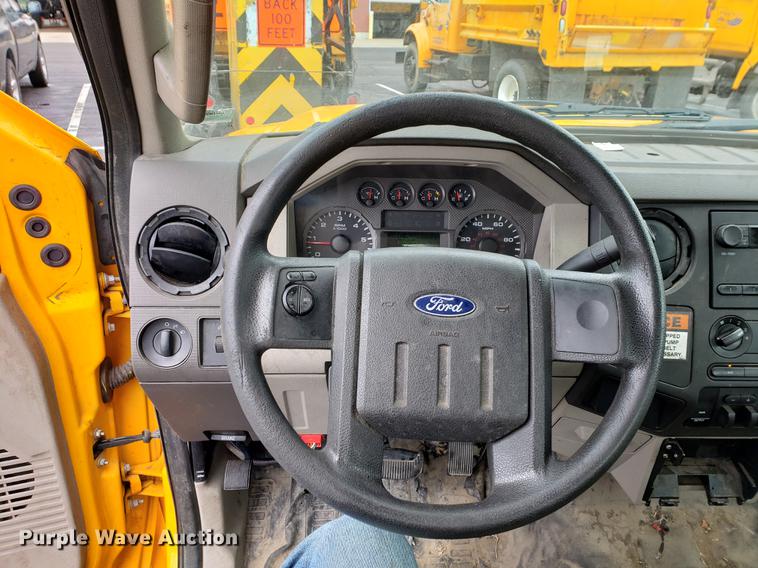 image for item DF2352 2008 Ford F550 bucket truck