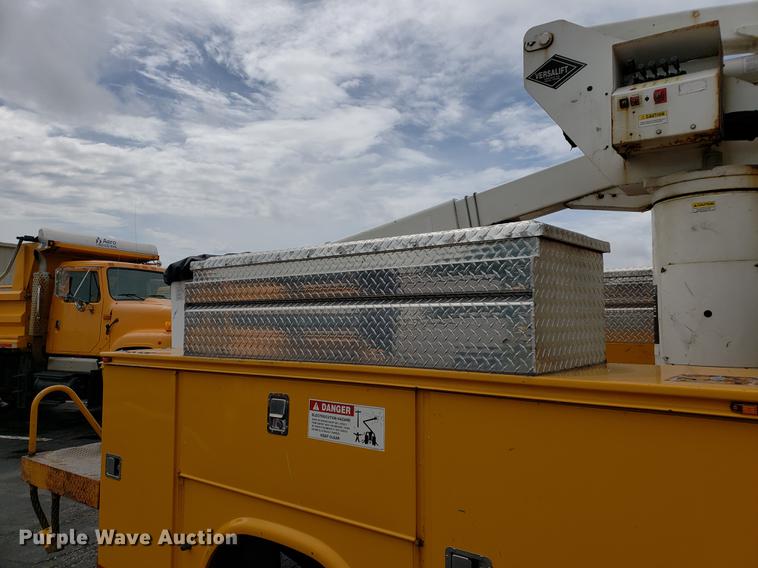 image for item DF2352 2008 Ford F550 bucket truck