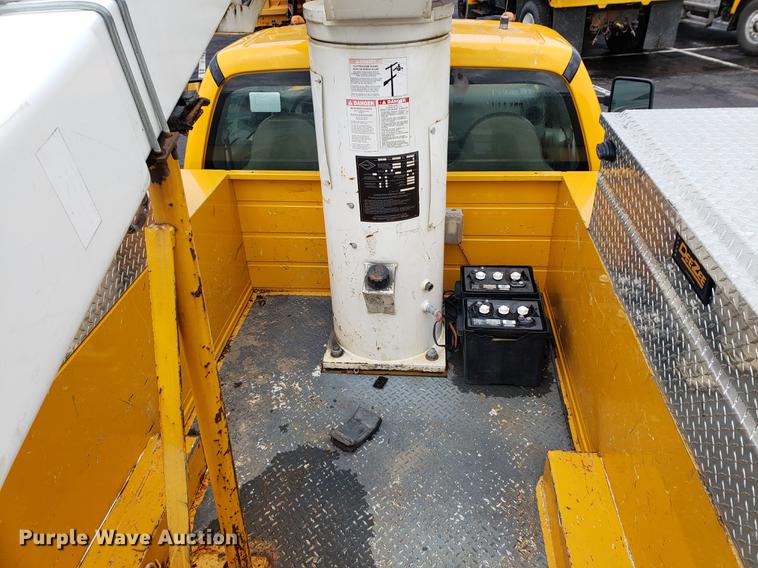 image for item DF2352 2008 Ford F550 bucket truck